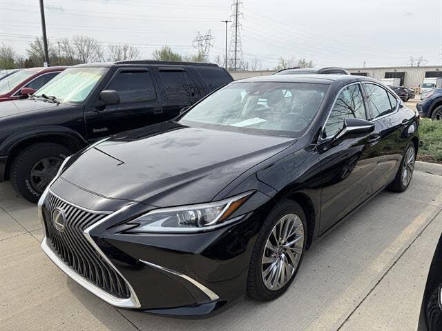 2019 LEXUS ES
