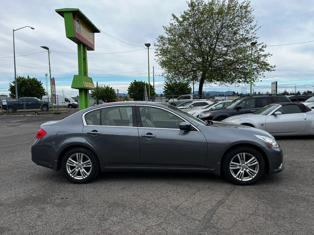 2013 INFINITI G37