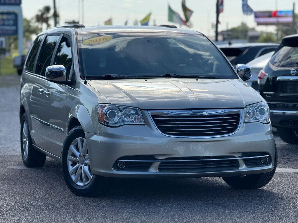2016 CHRYSLER Town and Country