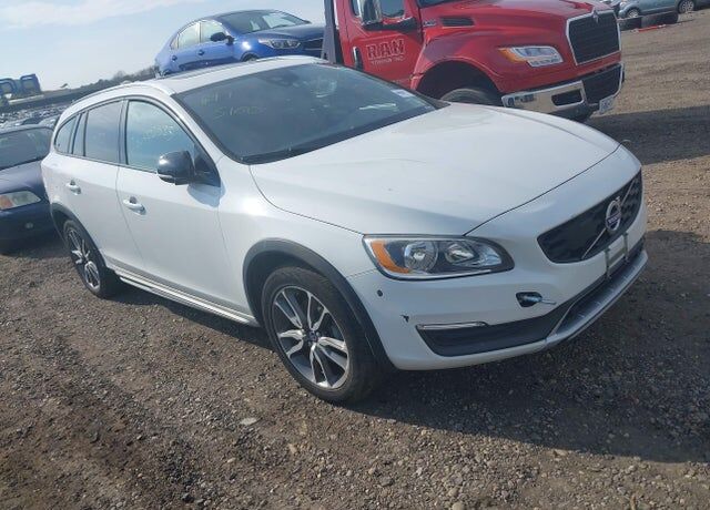 2015 VOLVO V60