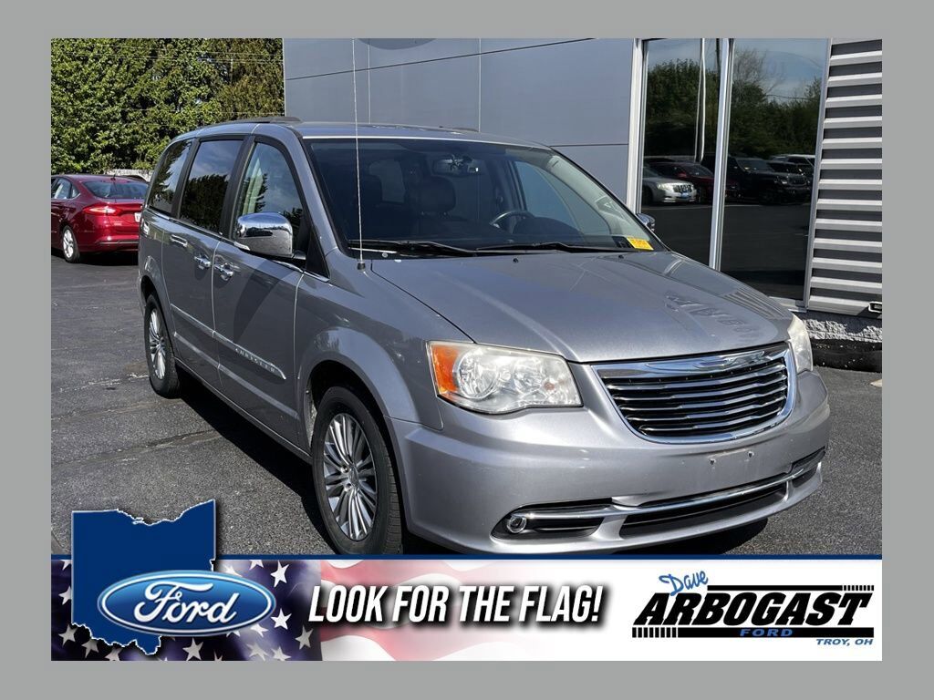 2013 CHRYSLER Town and Country