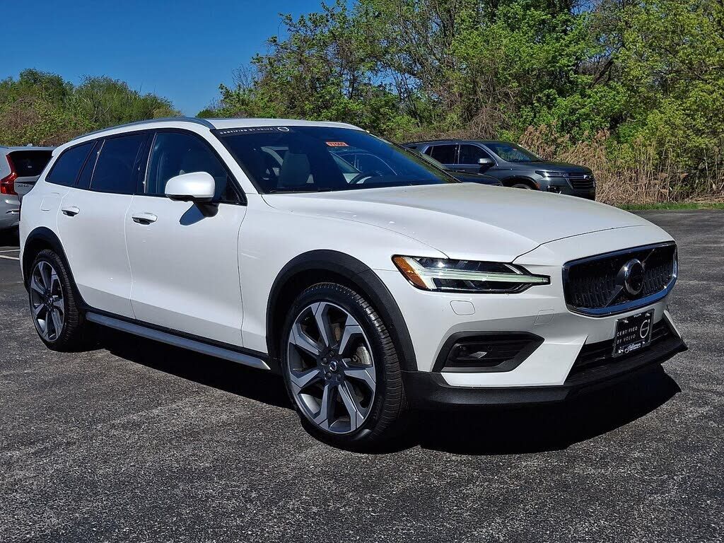 2024 VOLVO V60CC