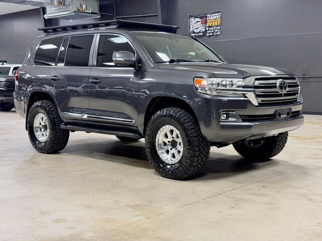 2016 TOYOTA Land Cruiser