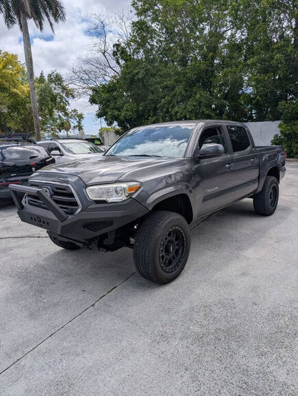 2019 TOYOTA Tacoma