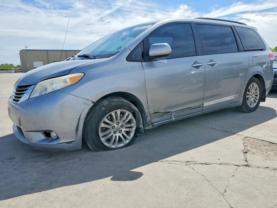 2013 TOYOTA Sienna