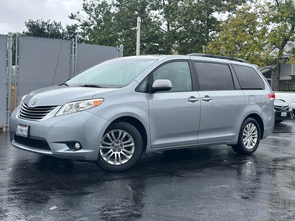 2013 TOYOTA Sienna
