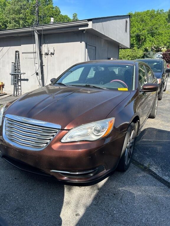 2013 CHRYSLER 200