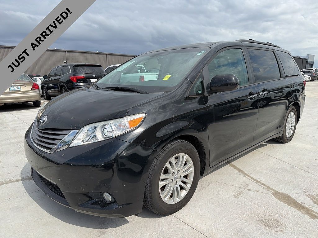 2017 TOYOTA Sienna