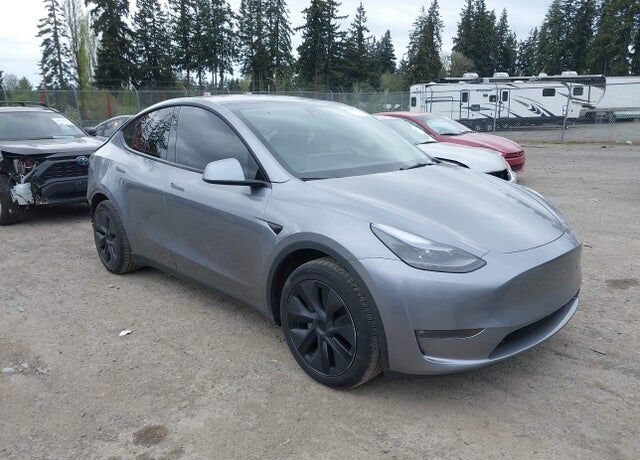 2025 TESLA Model Y