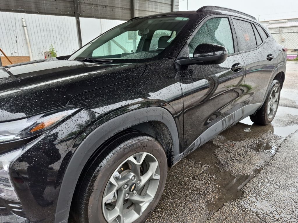 2025 CHEVROLET Trax