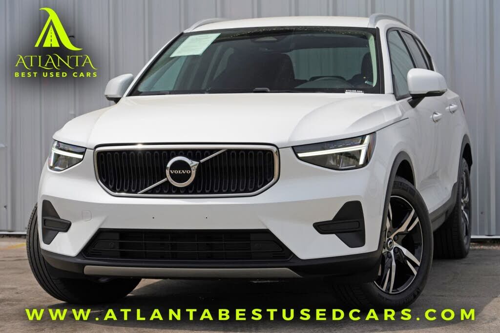 2023 VOLVO XC40