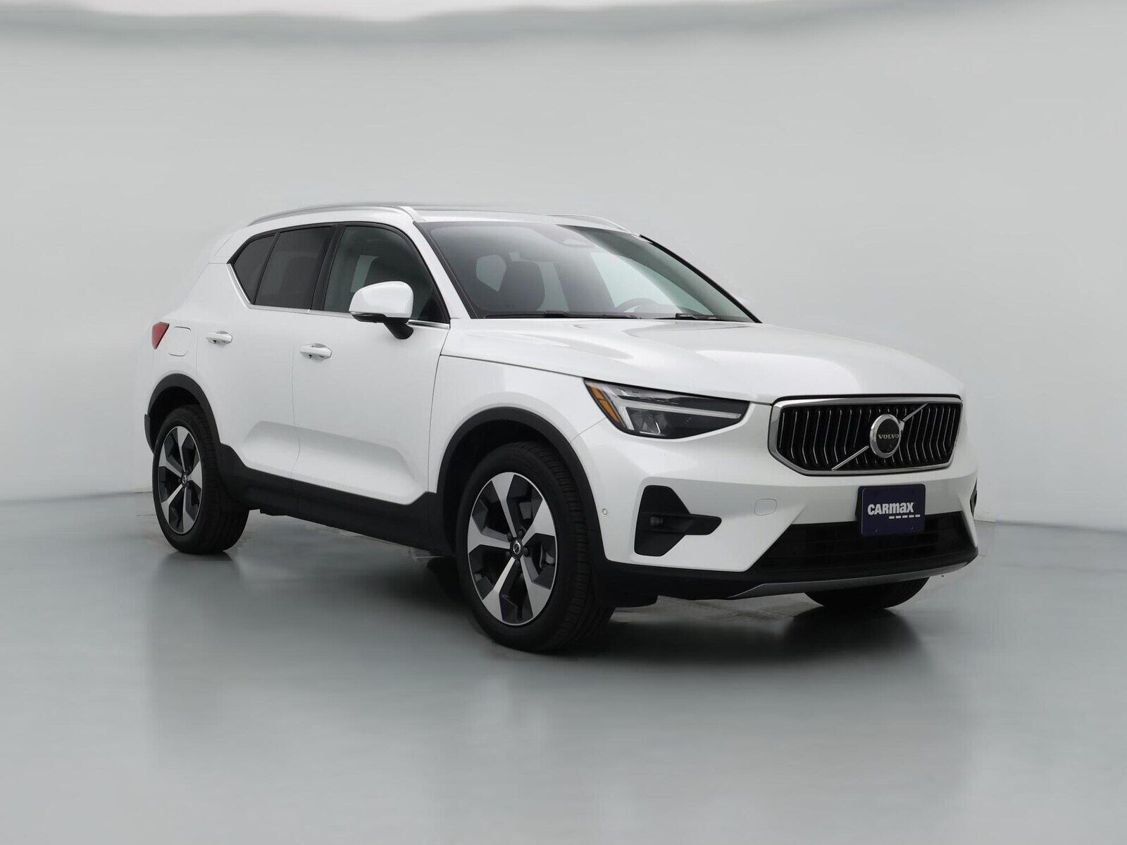 2025 VOLVO XC40