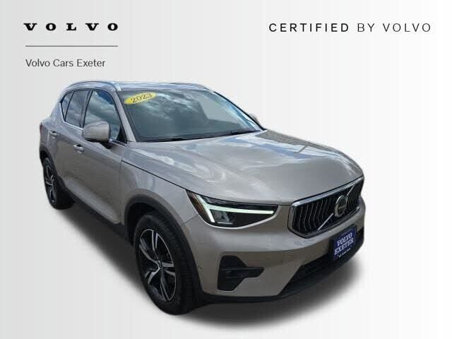 2023 VOLVO XC40