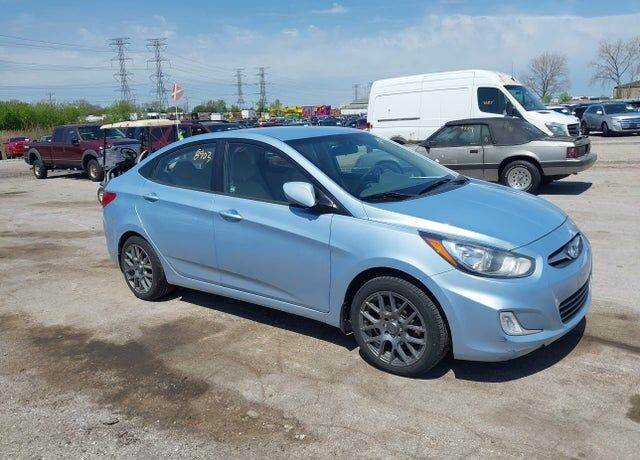 2013 HYUNDAI Accent