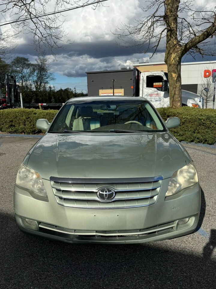 2005 TOYOTA Avalon