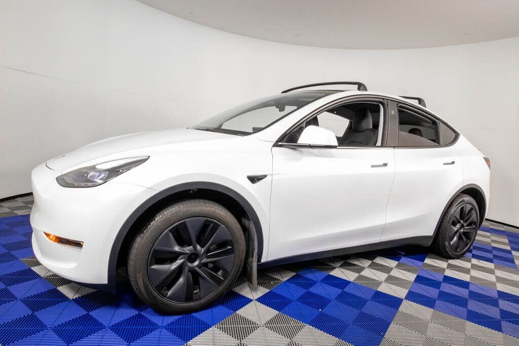 2024 TESLA Model Y