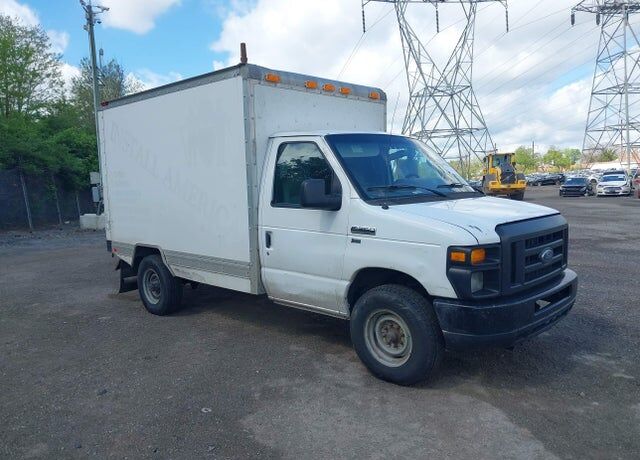 2011 FORD E-350