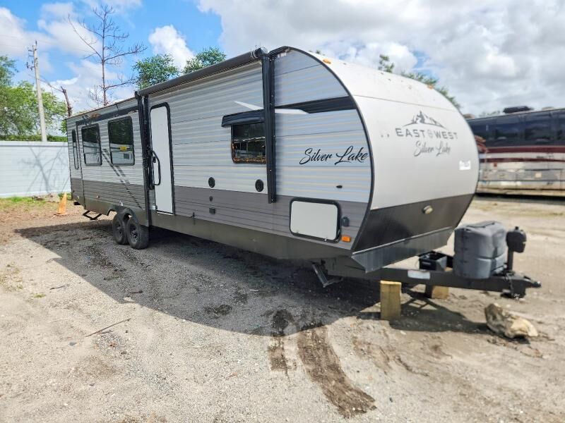 2021 FOREST RIVER Silver Lake Towable