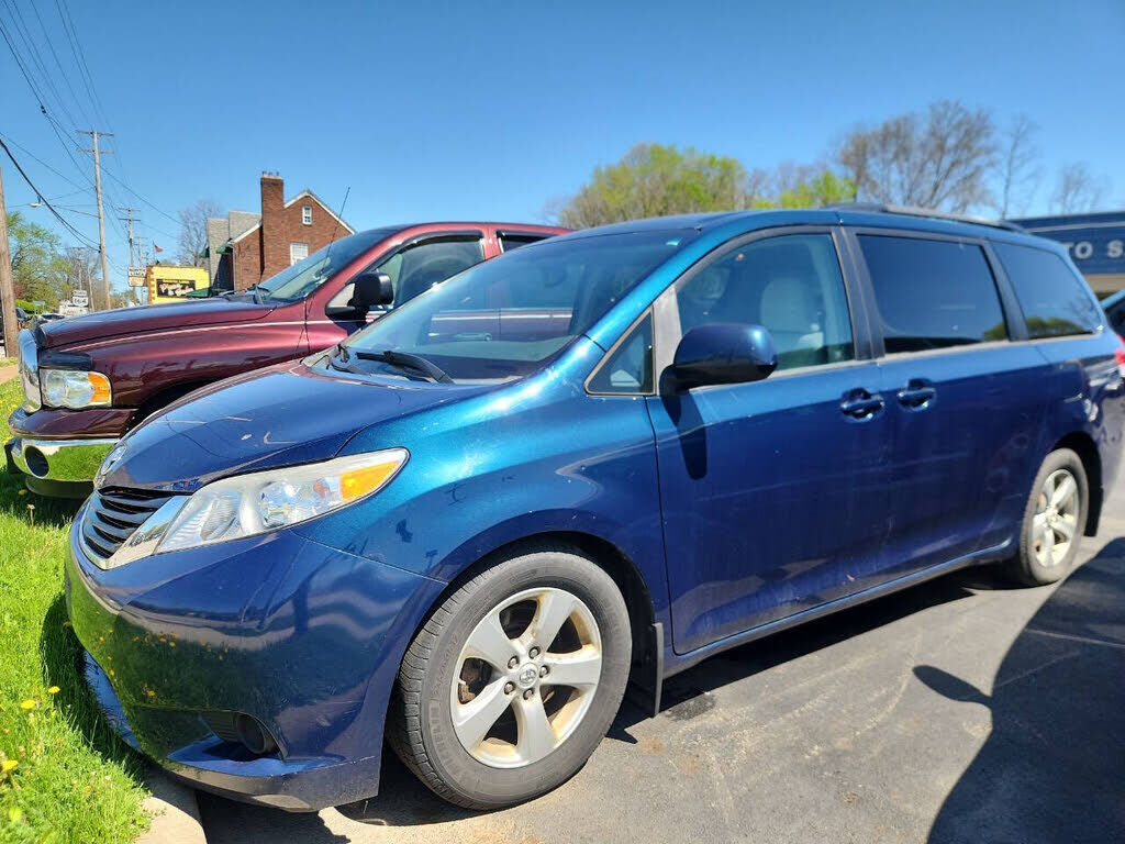 2011 TOYOTA Sienna