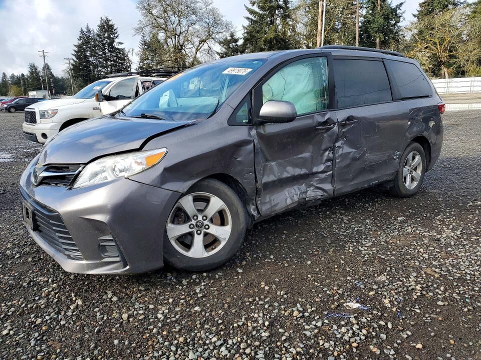 2018 TOYOTA Sienna