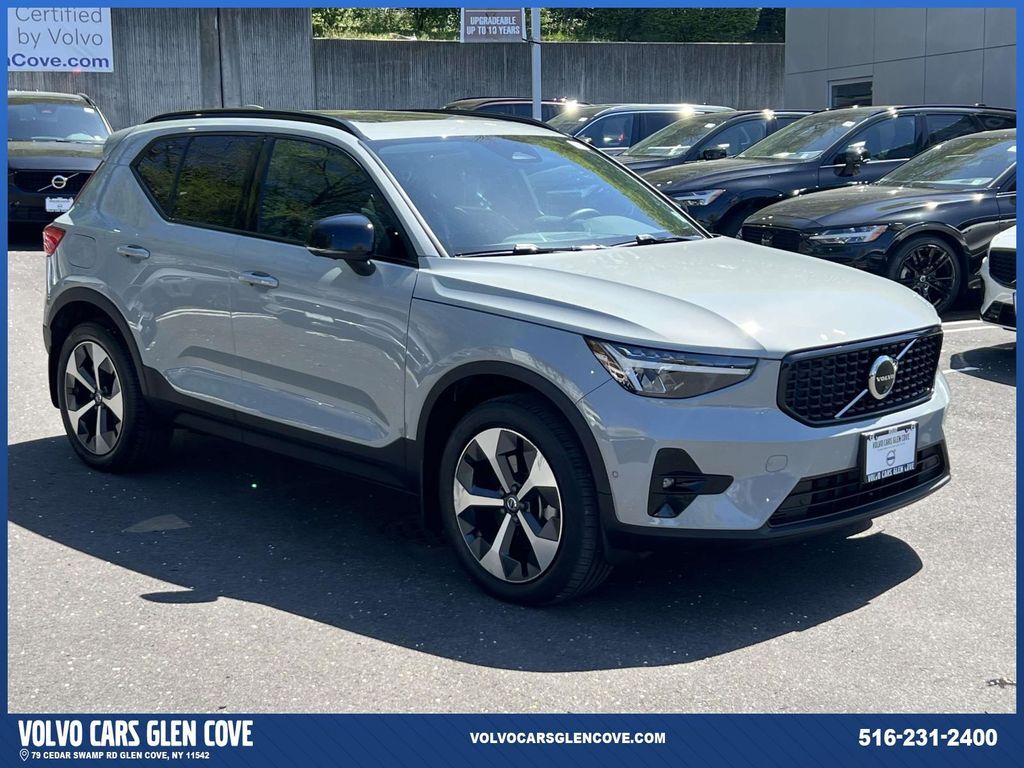 2024 VOLVO XC40