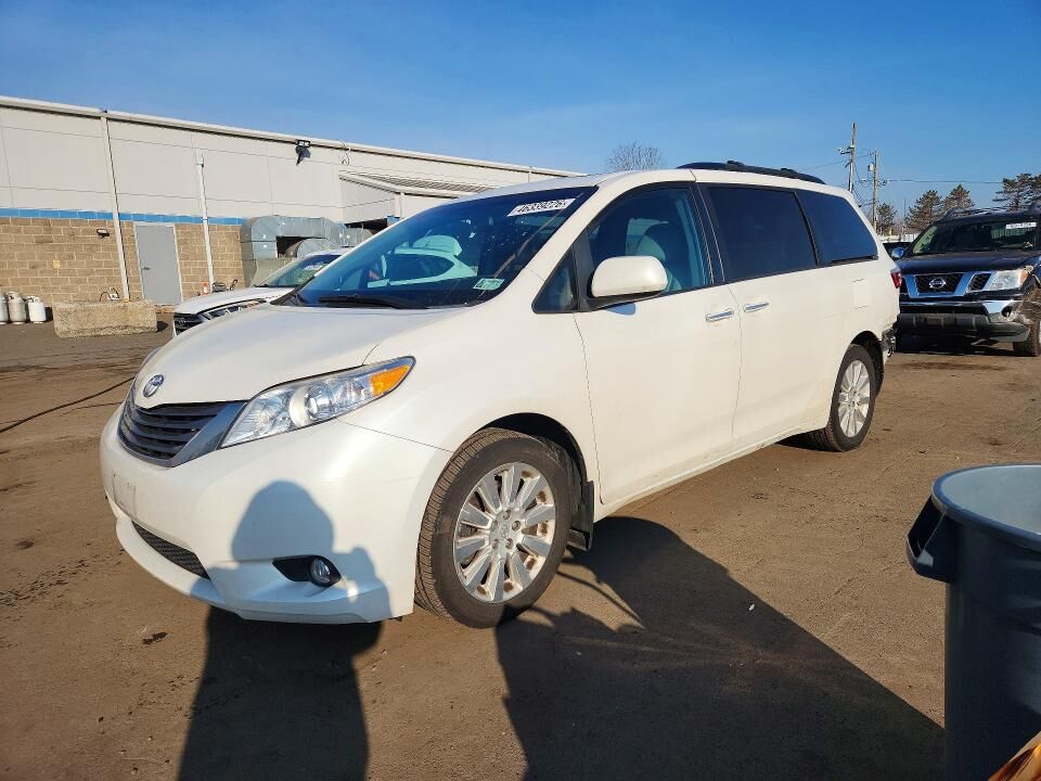 2015 TOYOTA Sienna