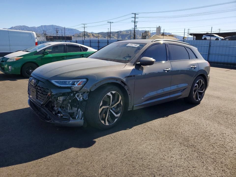 2024 AUDI Q8