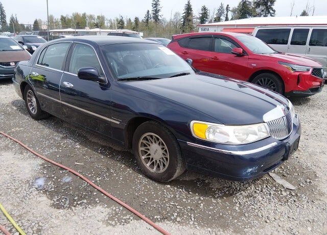 2001 LINCOLN Town Car