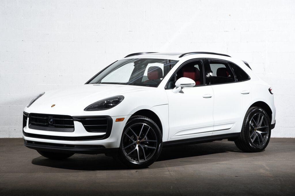 2025 PORSCHE Macan
