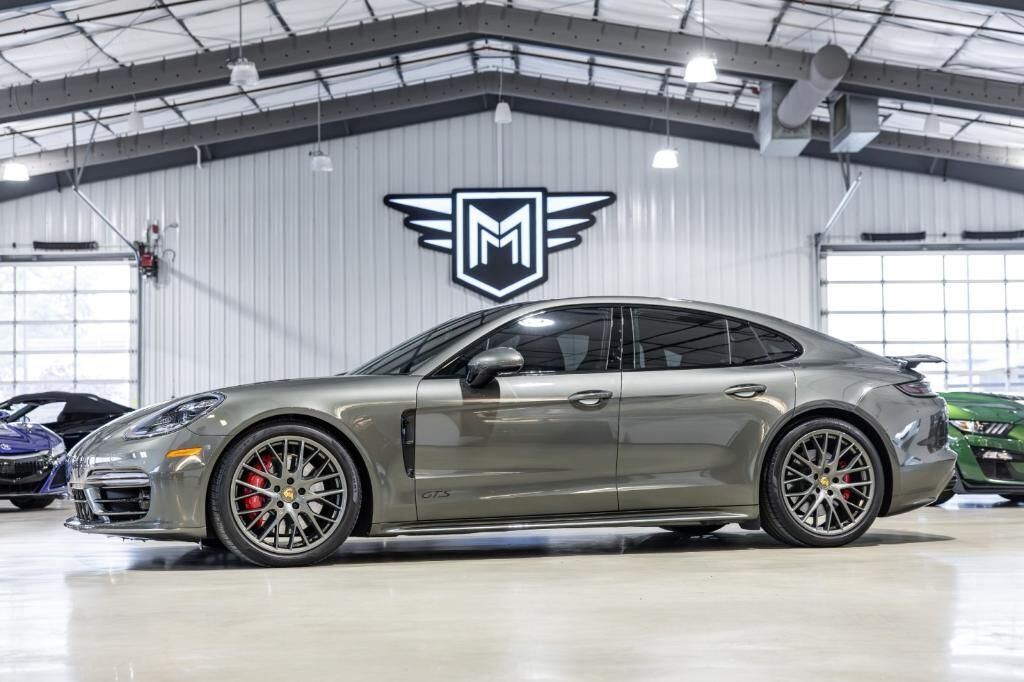 2023 PORSCHE Panamera