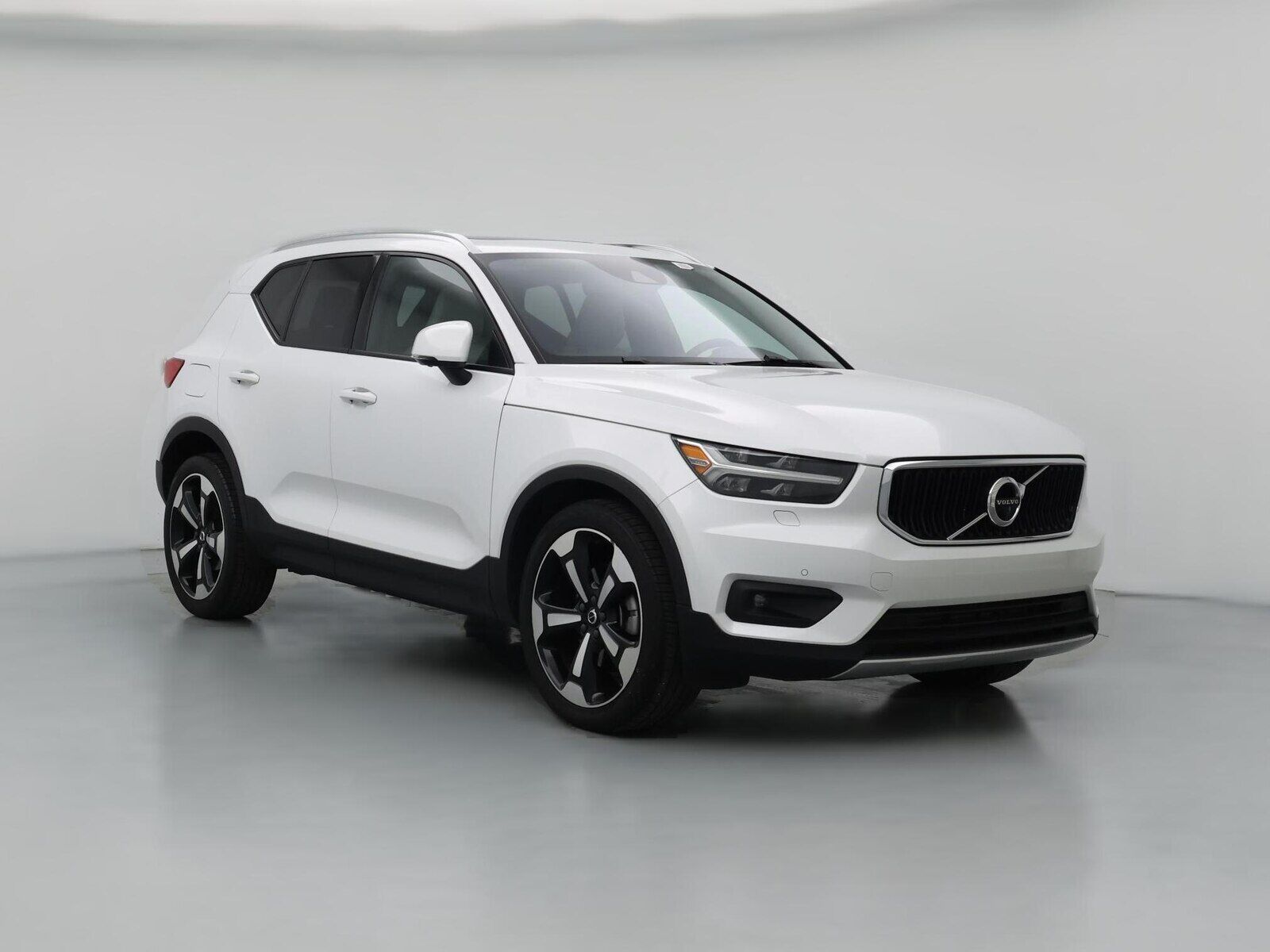 2021 VOLVO XC40