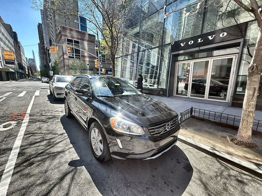 2017 VOLVO XC60