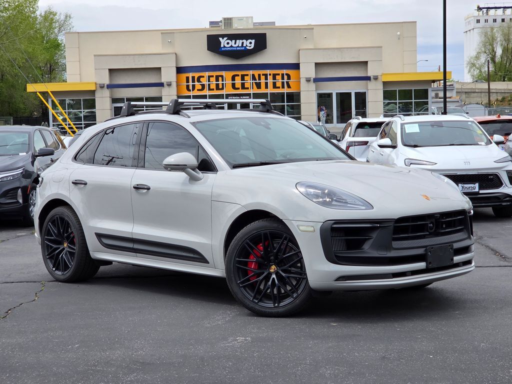 2023 PORSCHE Macan