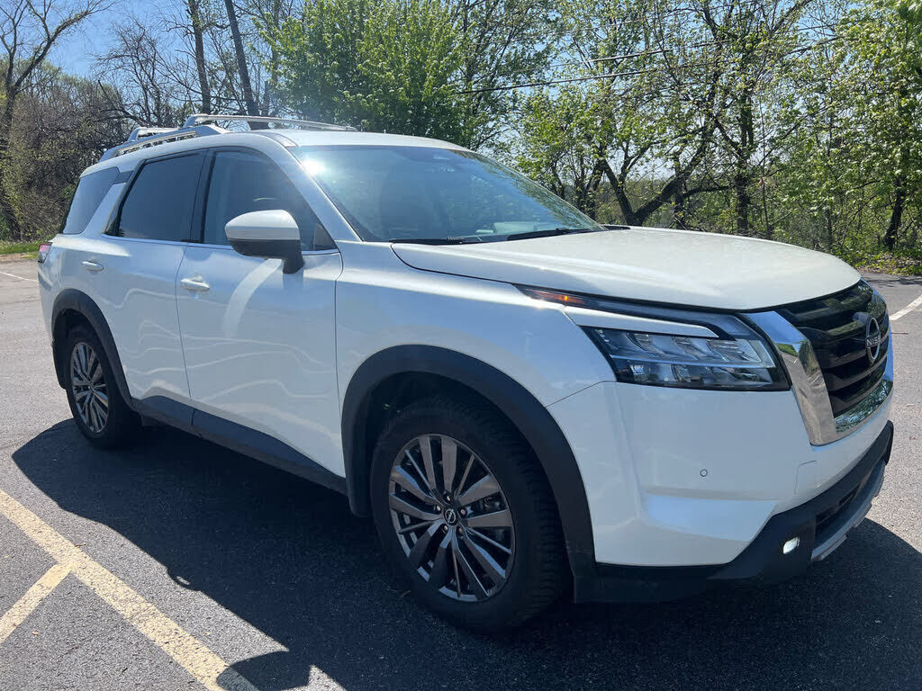 2022 NISSAN Pathfinder