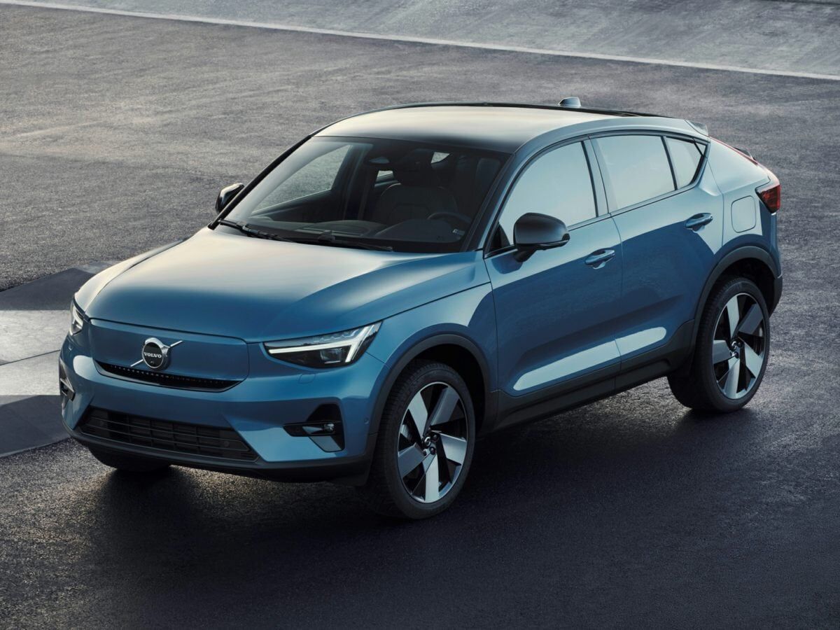 2023 VOLVO C40
