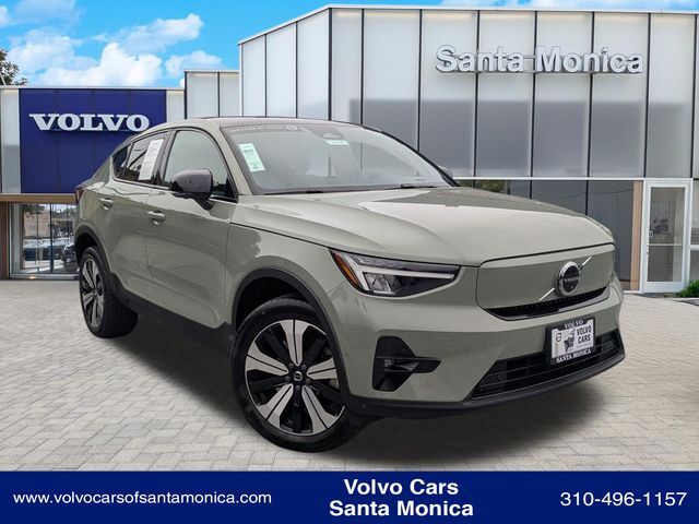 2023 VOLVO C40