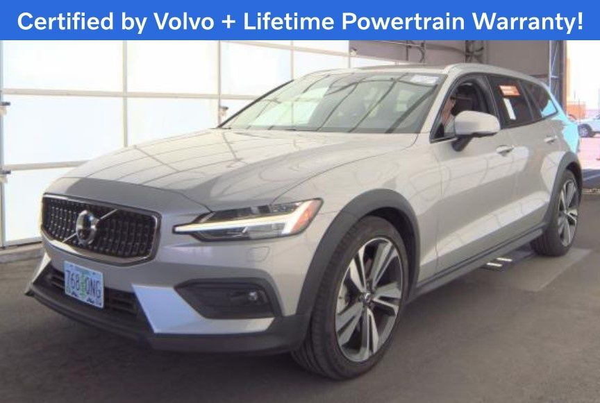 2025 VOLVO V60CC