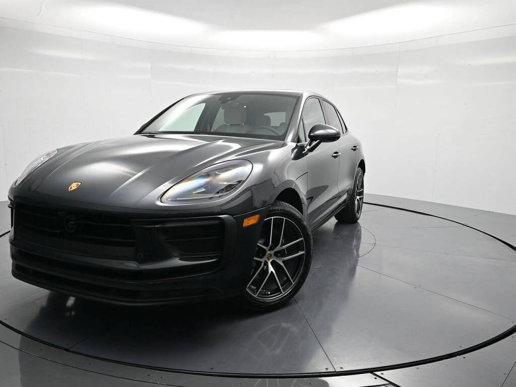 2026 PORSCHE Macan