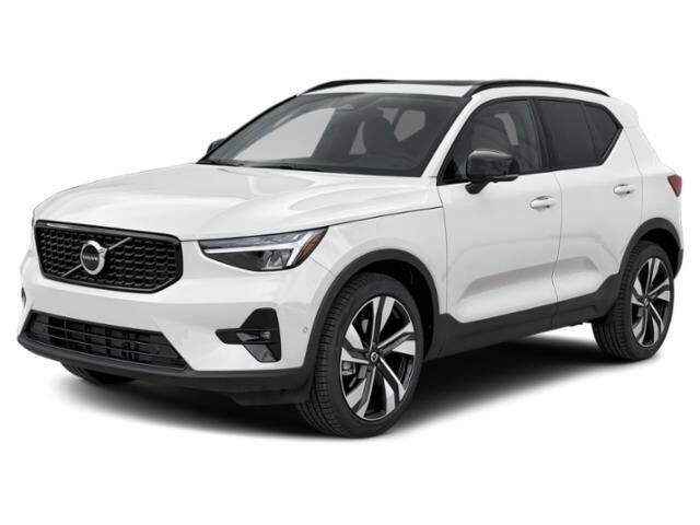 2026 VOLVO XC40