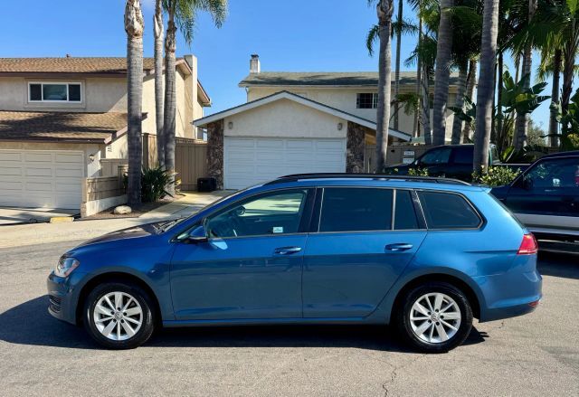 2017 VOLKSWAGEN Golf SportWagen