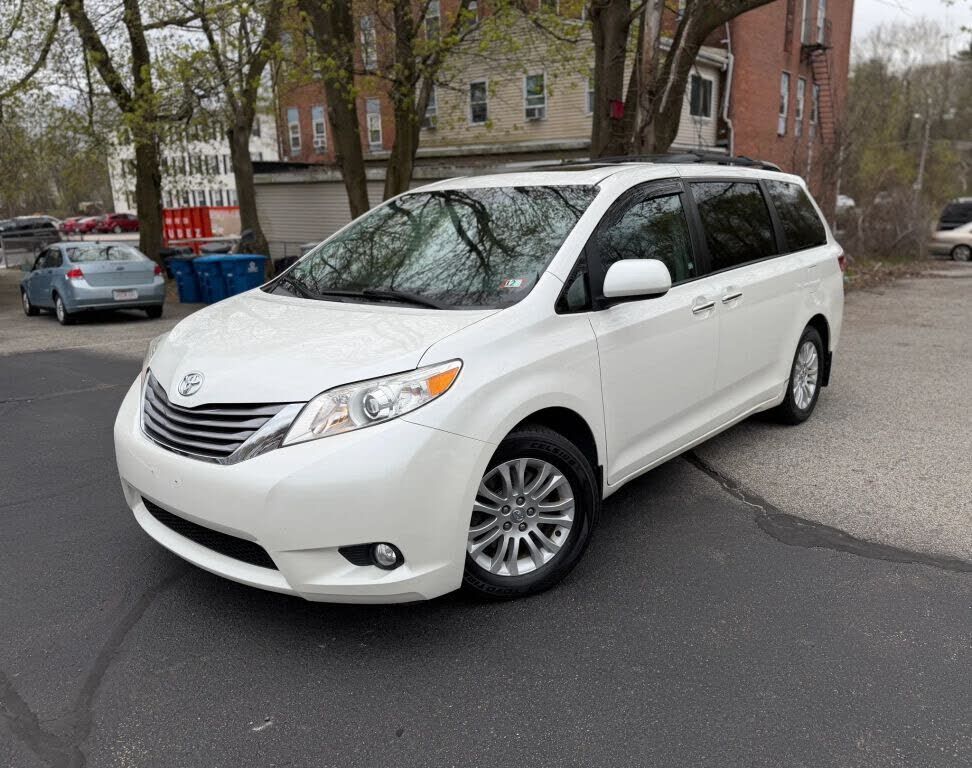 2017 TOYOTA Sienna