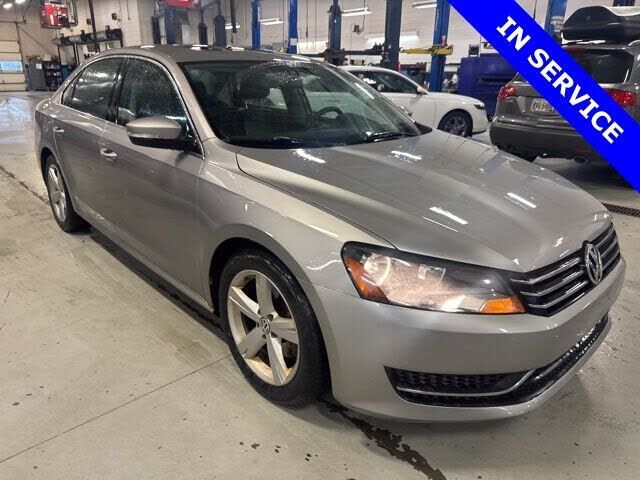 2013 VOLKSWAGEN Passat