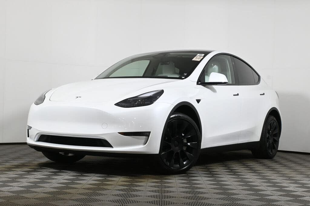 2025 TESLA Model Y