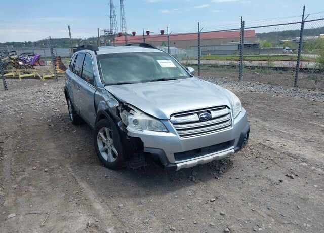2013 SUBARU Outback