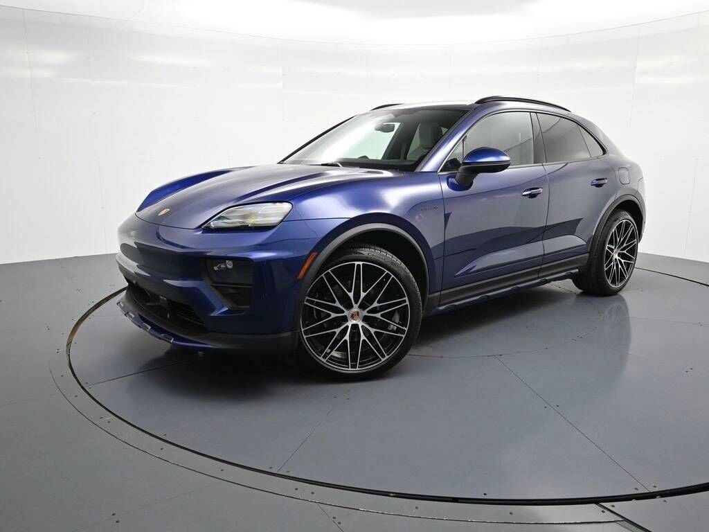 2026 PORSCHE Macan