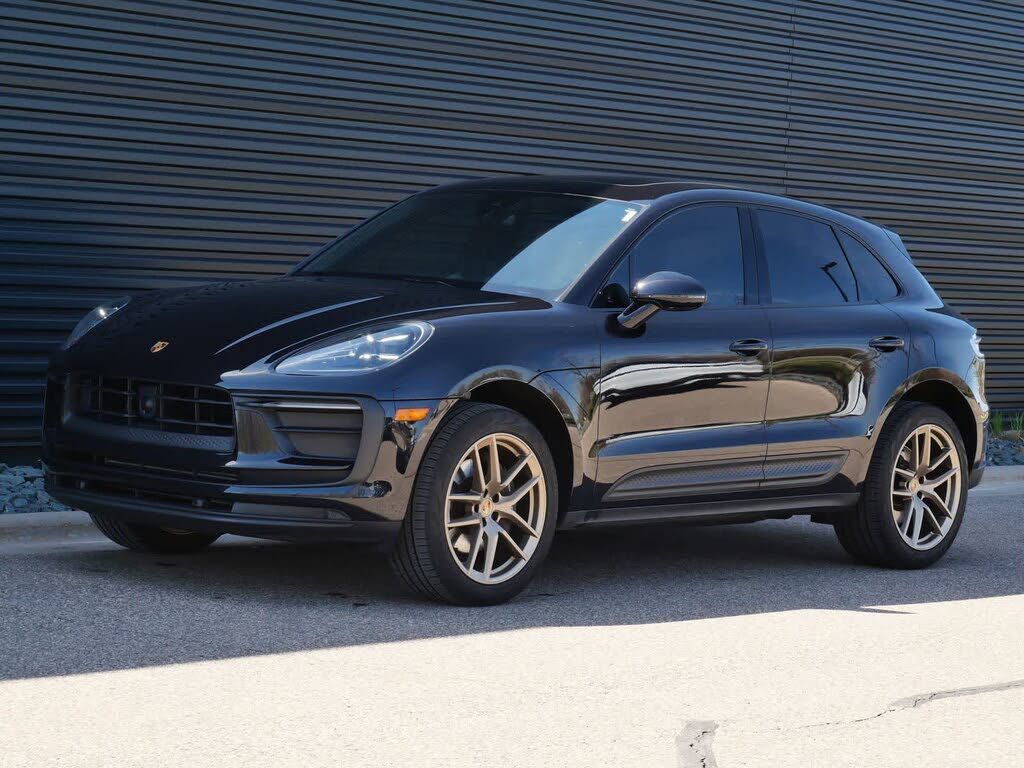 2024 PORSCHE Macan