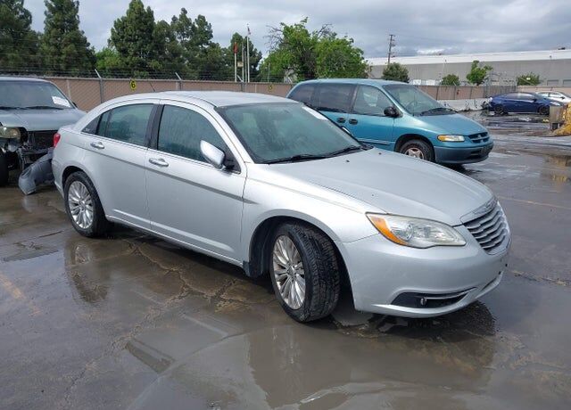 2011 CHRYSLER 200