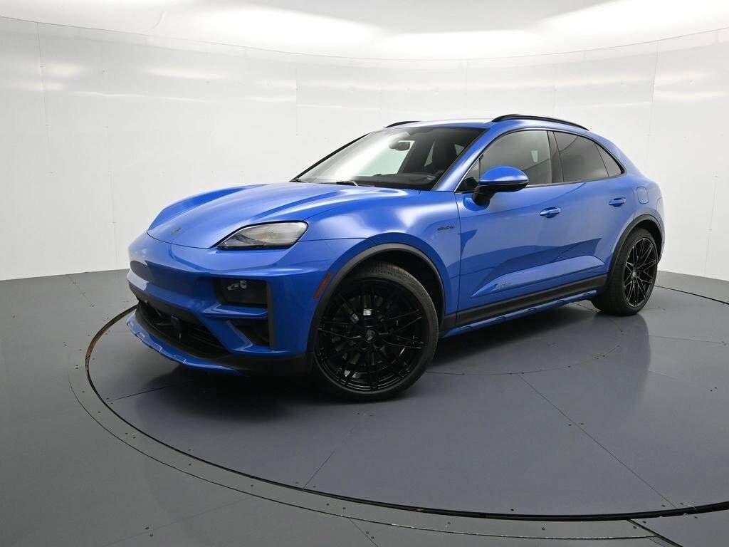 2026 PORSCHE Macan