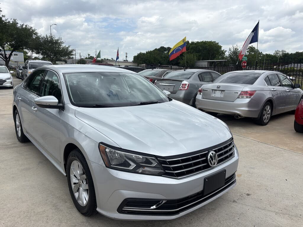 2017 VOLKSWAGEN Passat
