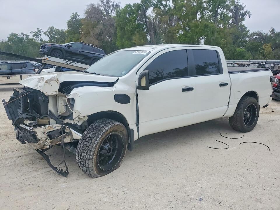 2017 NISSAN Titan